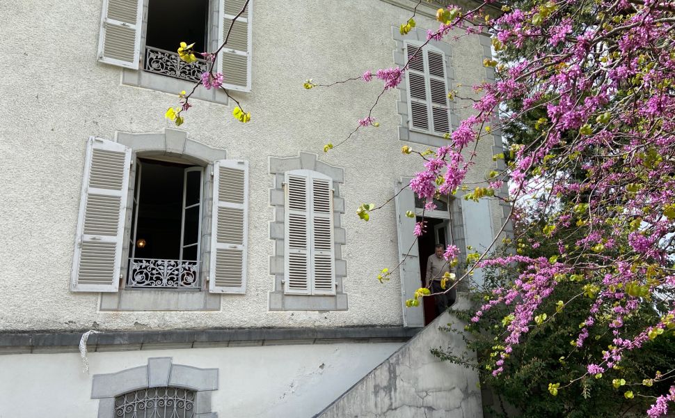 Belle Demeure de l'Epoque Empire au Coeur de la Vallée avec Superbes Vues des Montagnes